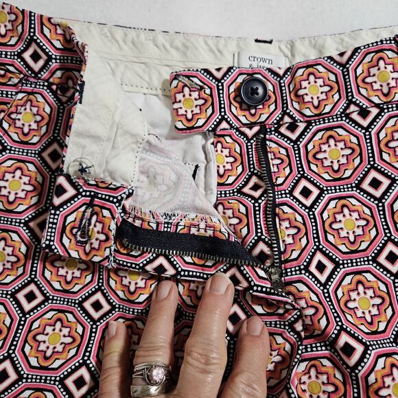 Crown & Ivy Shorts Size 14 Stretchy Button/Zip Fly Pockets Geometric Dressy - Picture 8 of 11